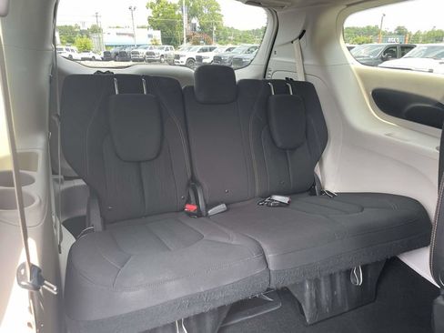 Certified 2018 Chrysler Pacifica Touring Plus FWD image 18