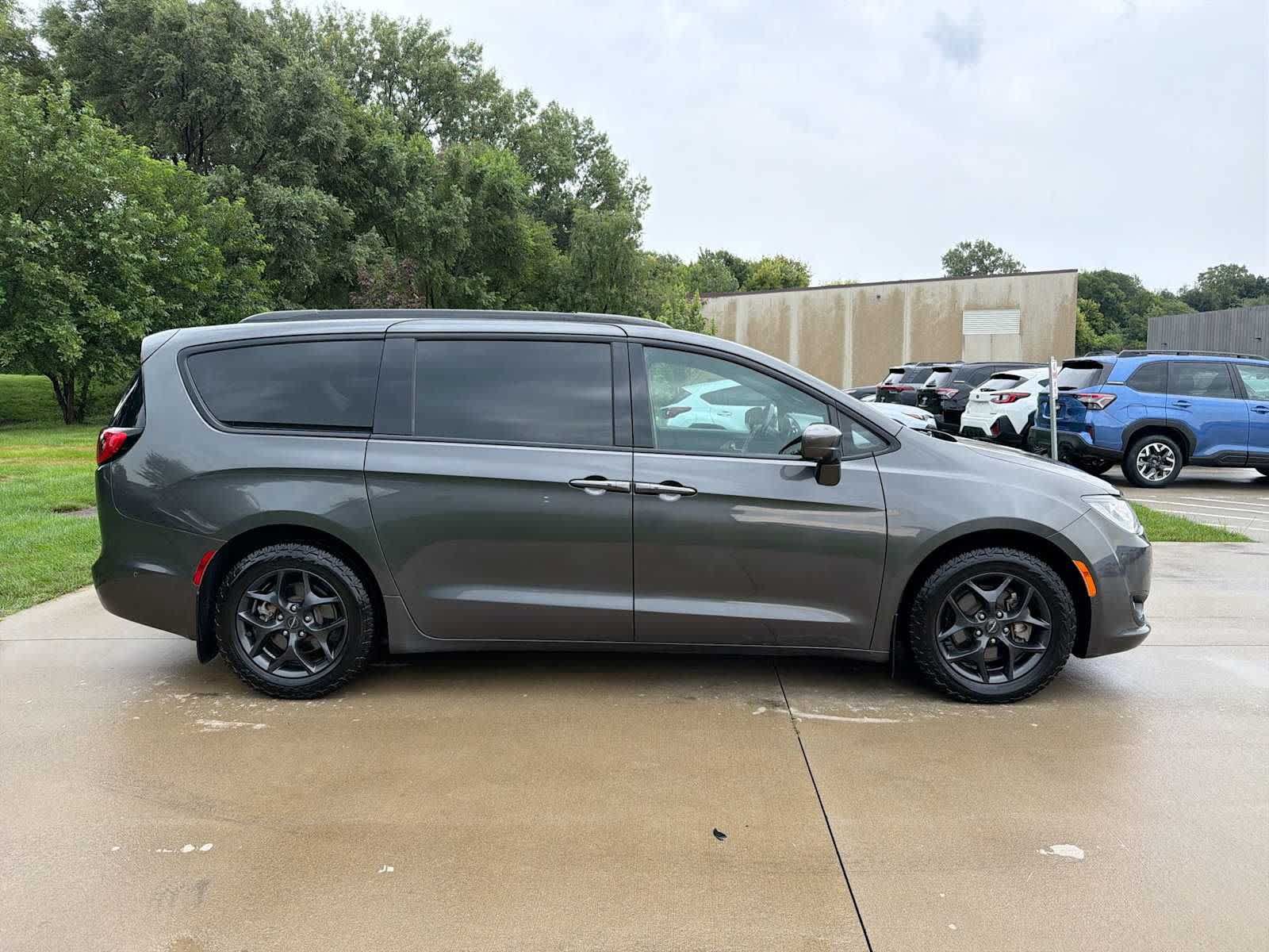 Used 2018 Chrysler Pacifica Touring-L Plus FWD image 7