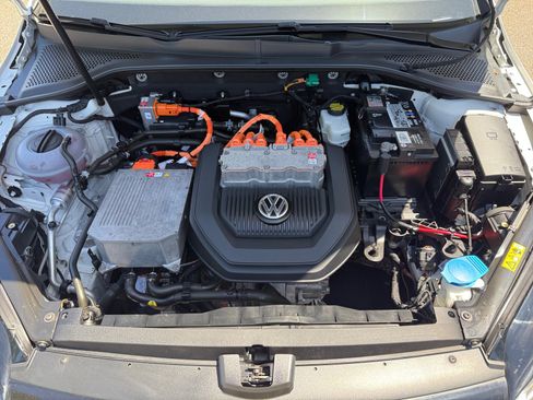 Used 2015 Volkswagen e-Golf Limited Edition FWD image 20