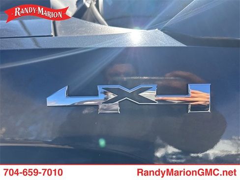 Used 2018 GMC Sierra 1500 SLT w/ SLT Premium Package image 2