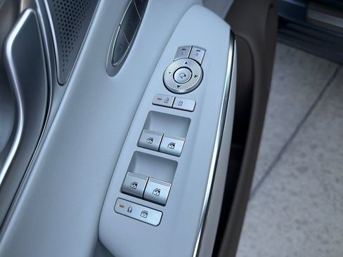 Certified 2026 Genesis GV70 2.5T Advanced AWD/4WD image 11