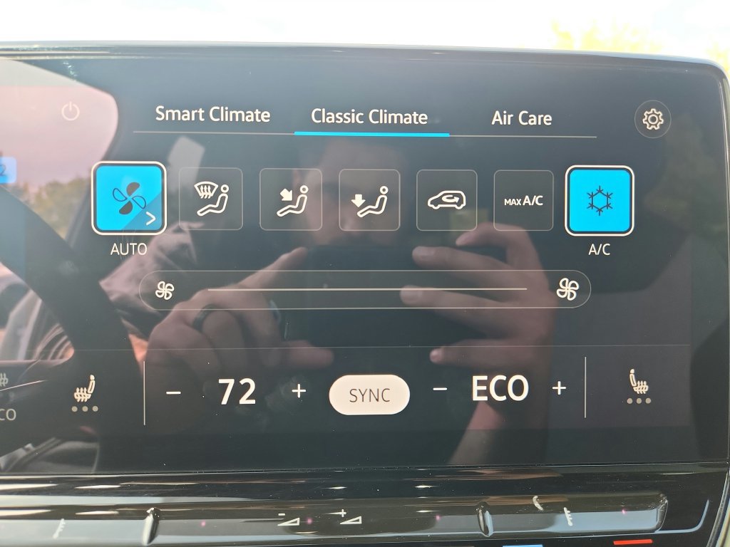 Certified 2023 Volkswagen ID.4 Pro AWD/4WD image 18