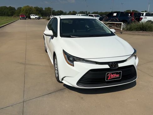 Used 2024 Toyota Corolla LE image 3