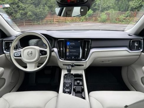 Used 2020 Volvo S60 T6 Momentum AWD/4WD image 10