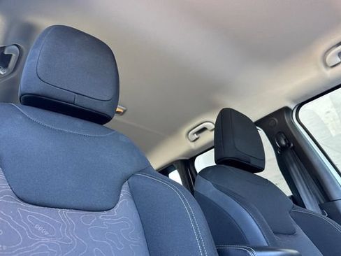 Used 2023 Jeep Renegade Latitude AWD/4WD image 20