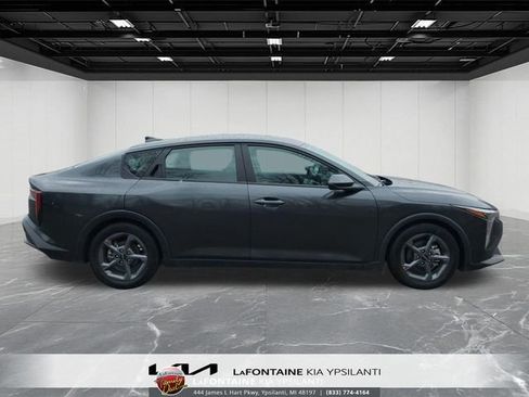 Used 2025 Kia K4 LXS image 9