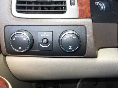 Used 2010 Chevrolet Tahoe 4WD Hybrid image 21