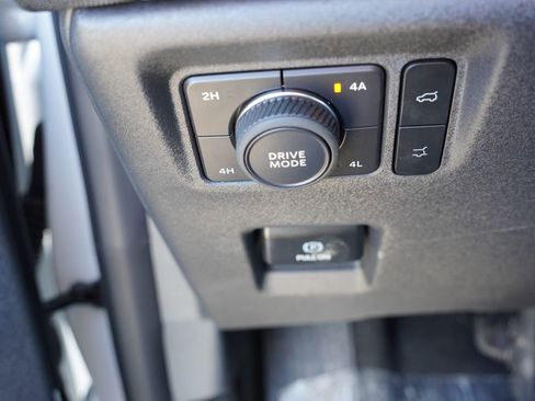 Certified 2025 Ford Expedition Active image 29