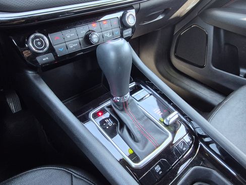 Used 2025 Jeep Compass Trailhawk AWD/4WD image 12