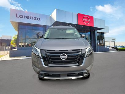 Used 2024 Nissan Pathfinder SL w/ Black Appearance Package