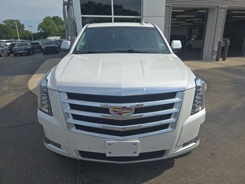 Used 2018 Cadillac Escalade Luxury image 8