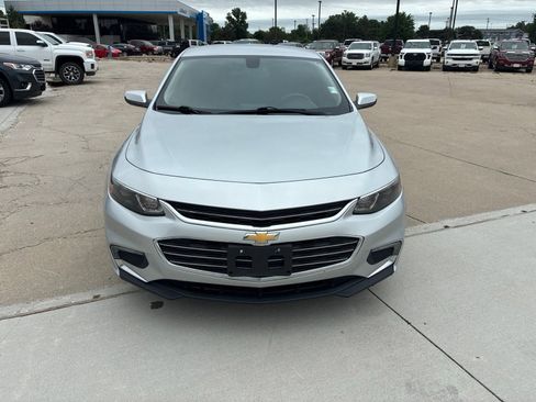 Used 2018 Chevrolet Malibu LT FWD image 9