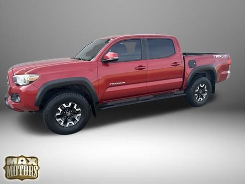 Used 2017 Toyota Tacoma TRD Off-Road image 3