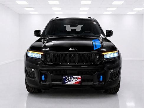 Used 2023 Jeep Grand Cherokee Trailhawk w/ Advanced Protech Group II AWD/4WD image 8