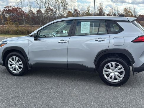 Used 2022 Toyota Corolla Cross L image 11