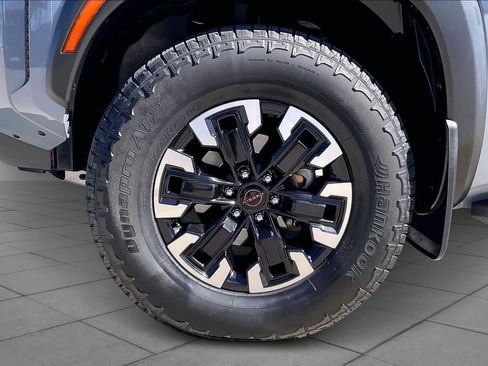 Used 2024 Nissan Frontier PRO-4X w/ Pro Convenience Package image 11