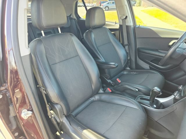Used 2021 Chevrolet Trax LT w/ LT Convenience Package FWD image 19
