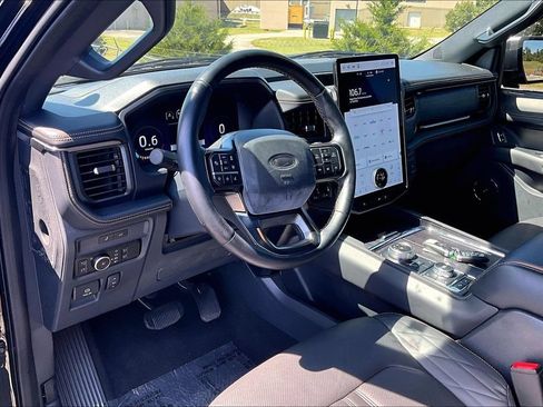 Used 2024 Ford Expedition Max Platinum AWD/4WD image 5