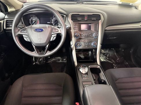 Used 2017 Ford Fusion SE FWD image 11