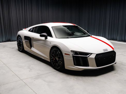 Used 2018 Audi R8 V10 w/ 20" Wheel Package RWD image 5