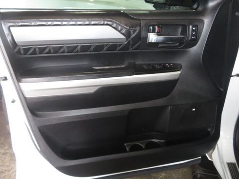 Used 2017 Toyota Tundra Platinum AWD/4WD image 18