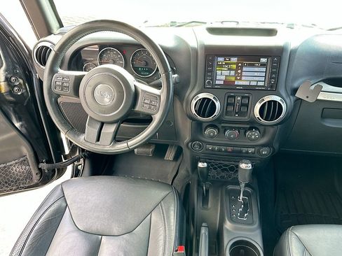 Used 2015 Jeep Wrangler Unlimited Rubicon w/ Connectivity Group image 19