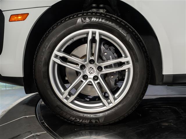 Used 2026 Porsche Macan AWD/4WD image 14