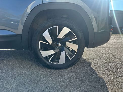 Used 2025 Volkswagen Atlas Cross Sport SE image 30