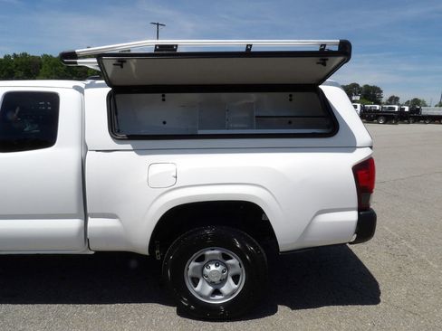 Used 2022 Toyota Tacoma SR RWD image 43