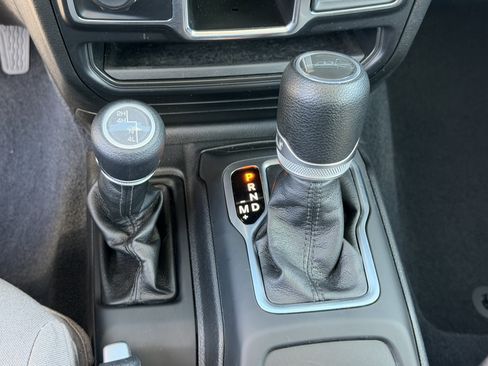 Used 2023 Jeep Gladiator Sport image 21