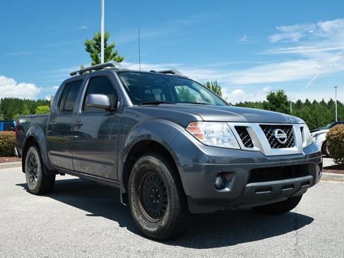 Used 2021 Nissan Frontier PRO-4X w/ Pro-4x Utility Package AWD/4WD image 3