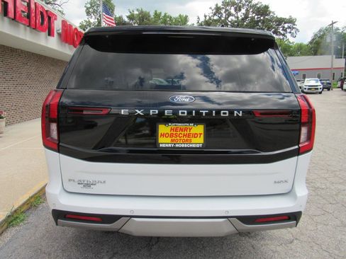 Used 2025 Ford Expedition Max Platinum AWD/4WD image 3