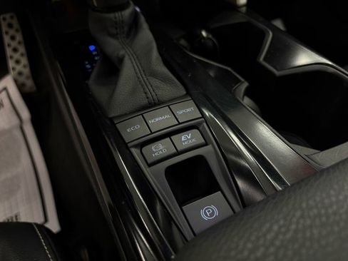 Used 2025 Toyota Camry SE image 31