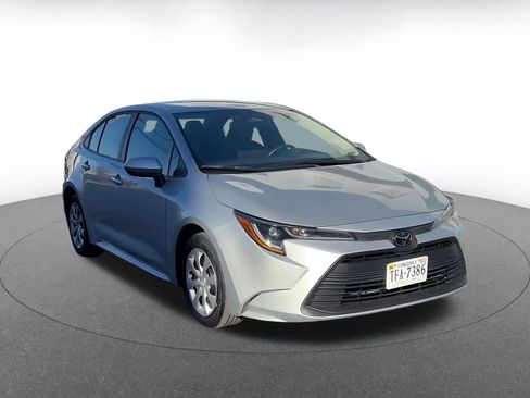 Used 2025 Toyota Corolla LE image 3