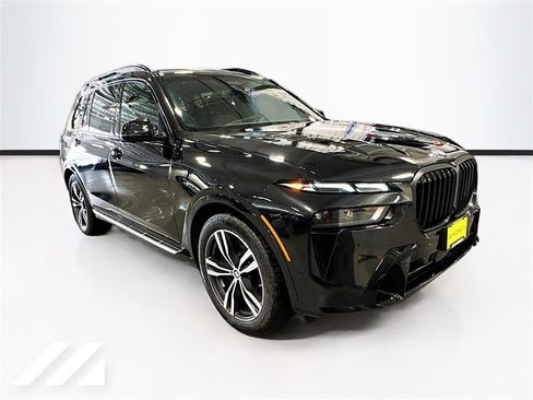 Used 2023 BMW X7 xDrive40i w/ M Sport Package image 3