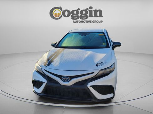 Used 2024 Toyota Camry SE image 9