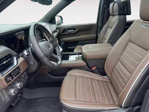 Used 2025 GMC Yukon XL Denali Ultimate AWD/4WD image 23