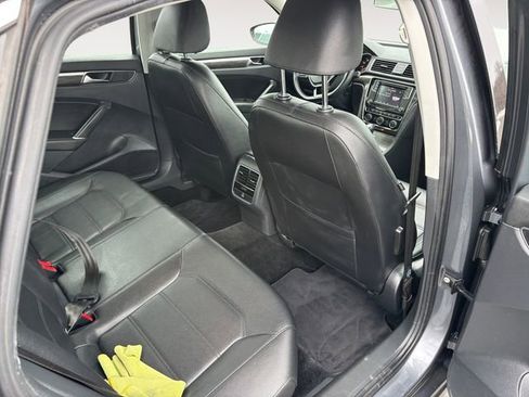 Used 2018 Volkswagen Passat 2.0T SE image 15