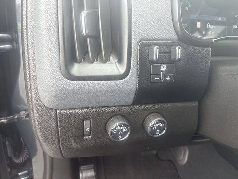 Used 2019 Chevrolet Colorado Z71 AWD/4WD image 16
