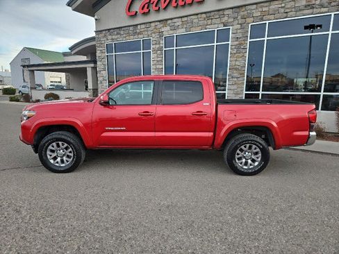 Used 2018 Toyota Tacoma SR5 image 2