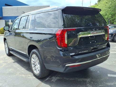 Used 2022 GMC Yukon XL SLT w/ SLT Premium Package AWD/4WD image 5