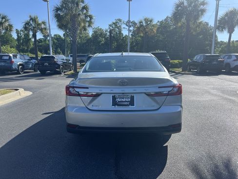 Used 2025 Toyota Camry LE image 9