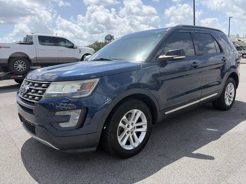 Used 2016 Ford Explorer XLT w/ Equipment Group 201A FWD image 2