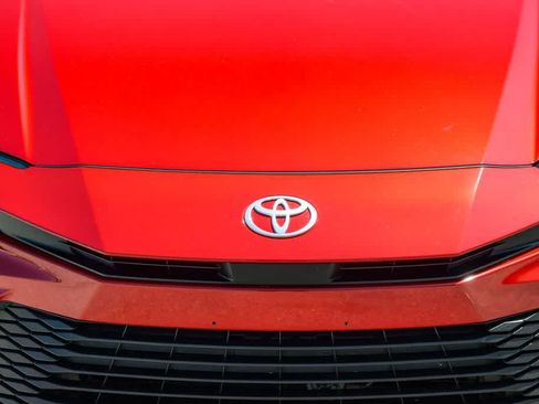 Used 2026 Toyota Camry LE w/ Convenience Package FWD image 5