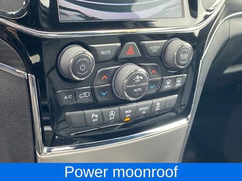 Used 2020 Jeep Grand Cherokee Limited image 12