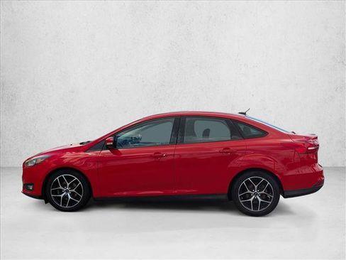 Used 2017 Ford Focus SEL w/ Cold Weather Package FWD image 8