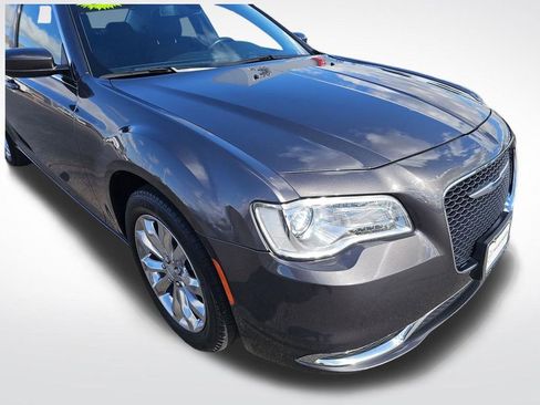 Used 2022 Chrysler 300 Touring image 8