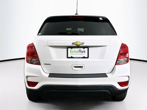 Used 2022 Chevrolet Trax LS w/ Tint and Cruise Package FWD image 7