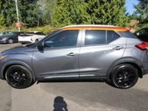 Used 2020 Nissan Kicks SR image 2