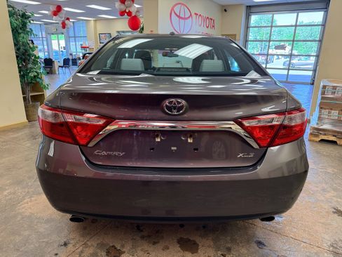 Used 2015 Toyota Camry XLE FWD image 11